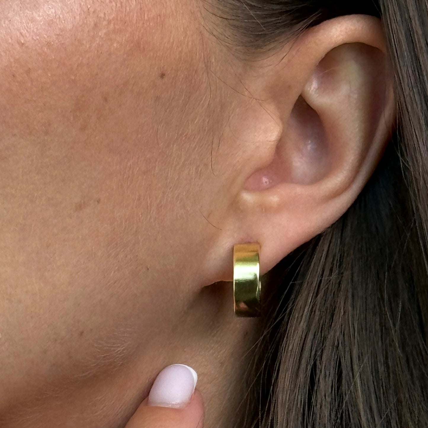 Medium-wide hoop earrings