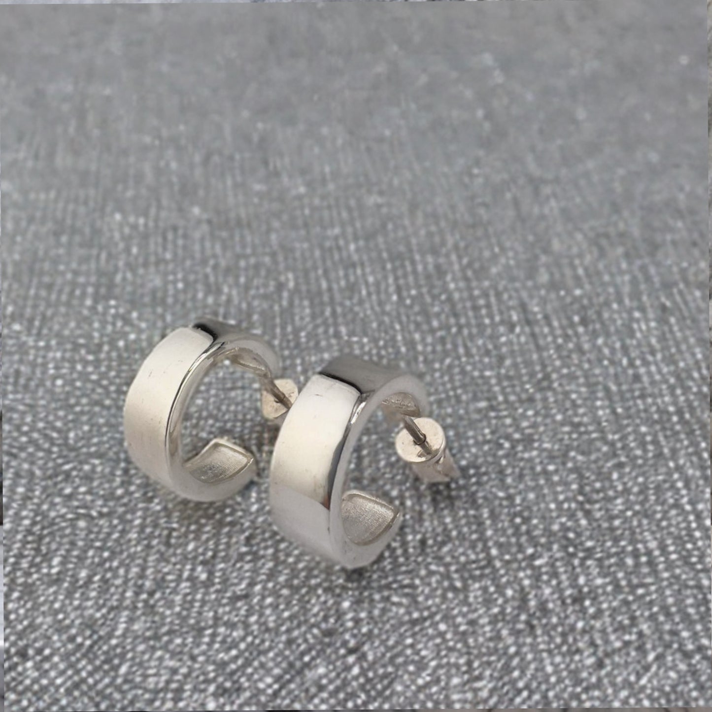 Medium-wide hoop earrings
