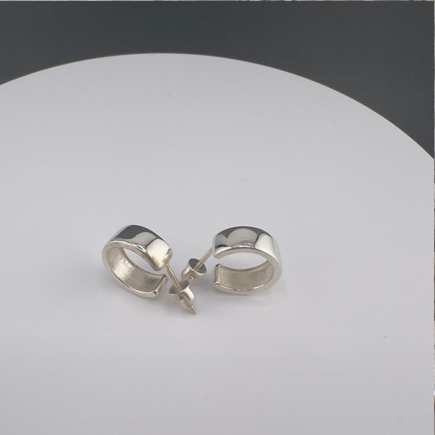 Medium-wide hoop earrings