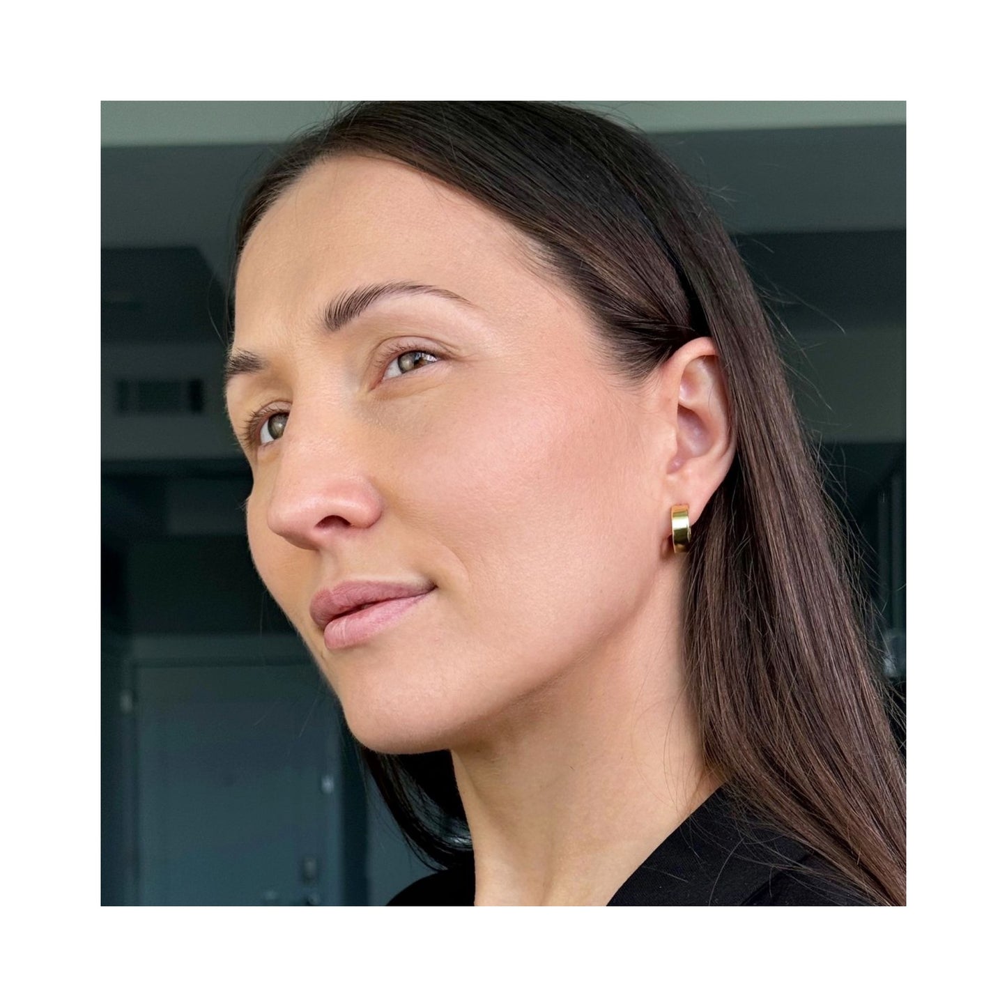 Medium-wide hoop earrings