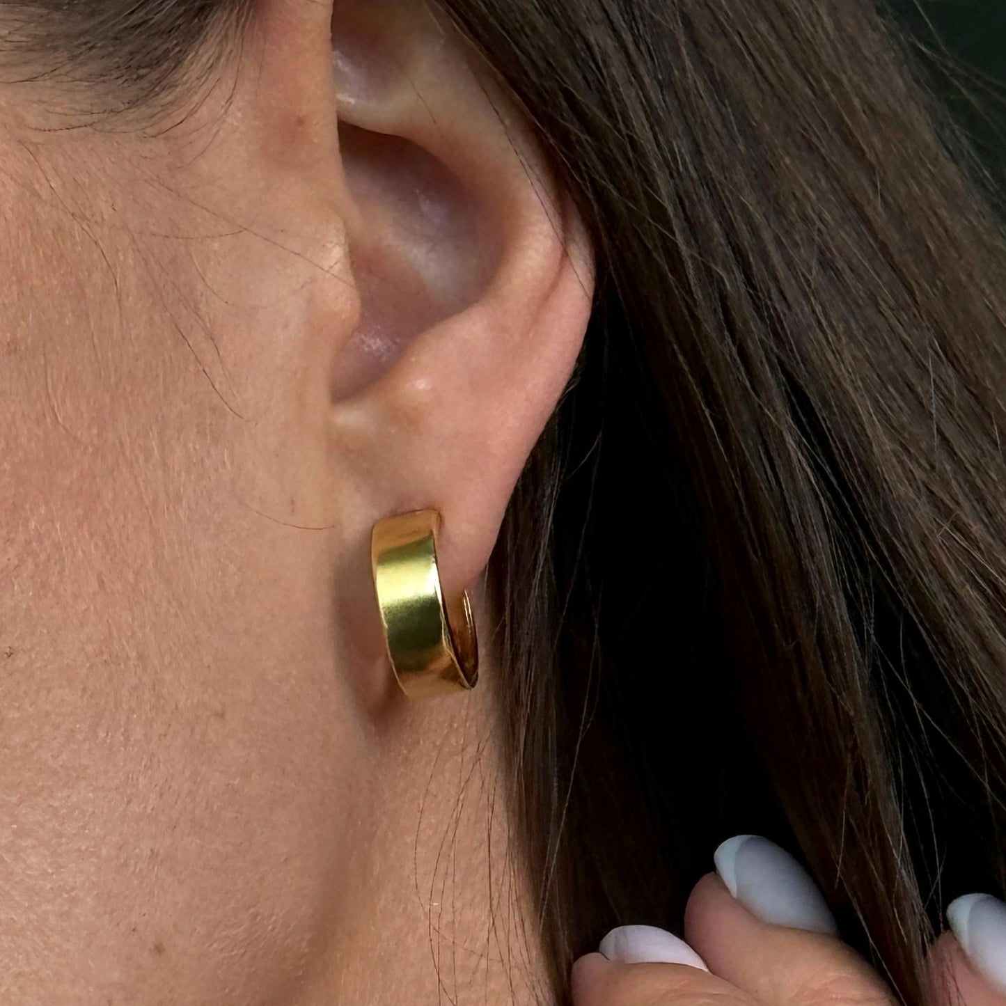 Medium-wide hoop earrings
