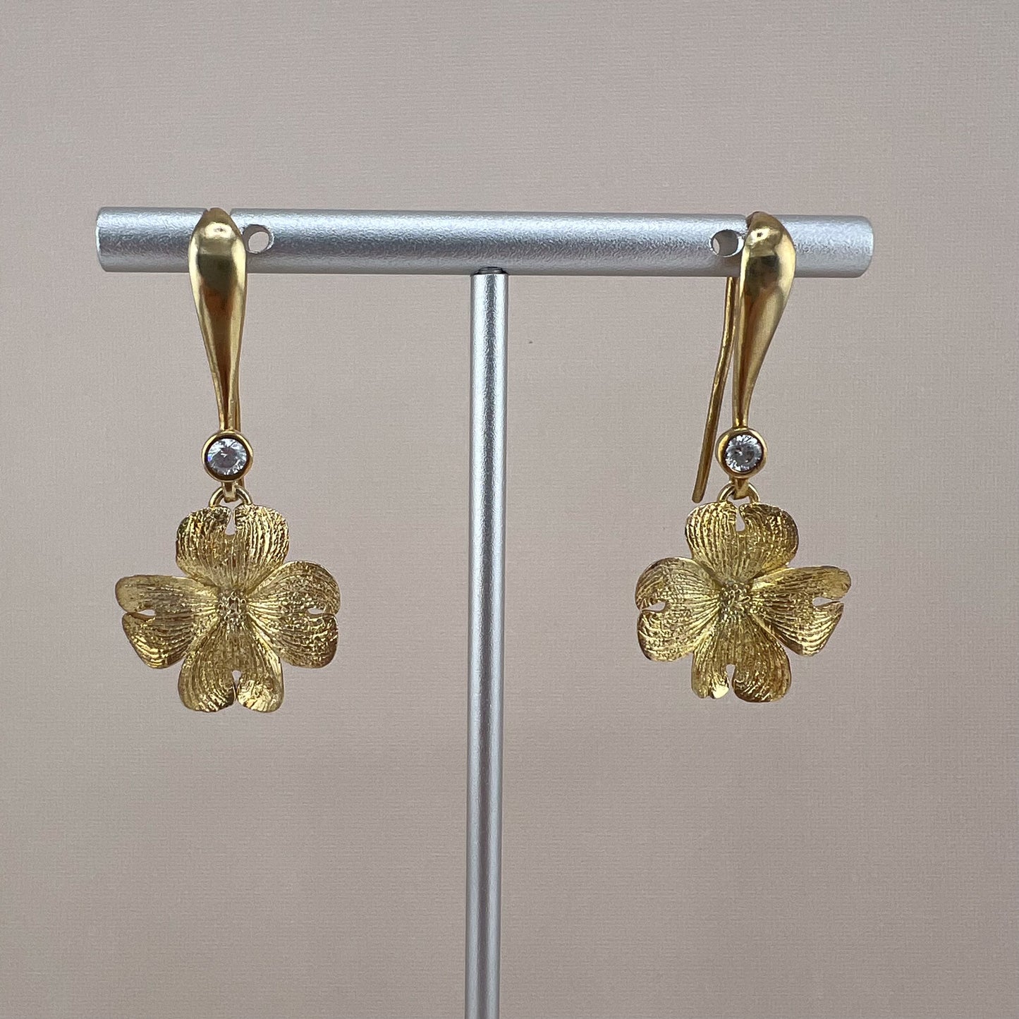 Clovers with stones